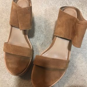 Country road suede wedges